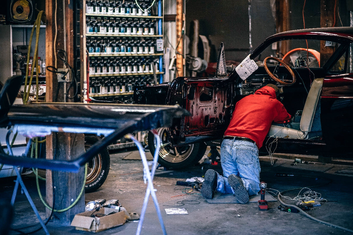 Wrapid helps warehouse staff in the case of cuts. Wrap with Wrapid and get back to work with full dexterity in your hands.
